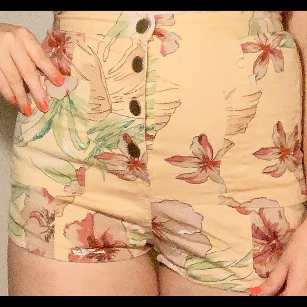 UO High-Waisted Pastel Yellow Floral Shorts